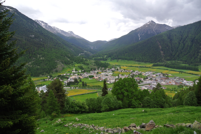 Vue de Piz d'Urezza en direction de Zernez et du col de l'Ofen