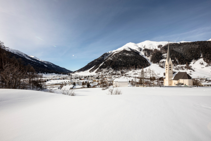 Ausblick aufs Dorf Zernez