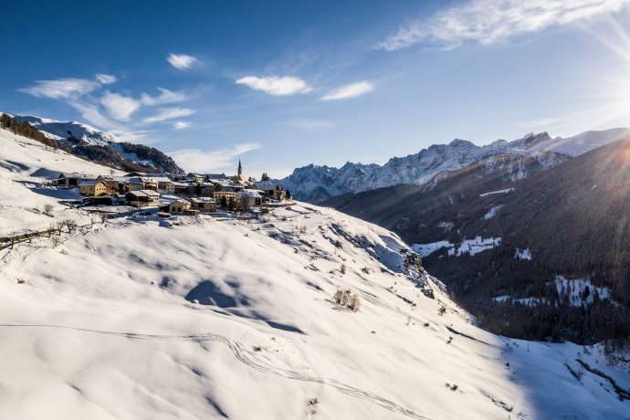 Vue sur Guarda et les montagnes environnantes