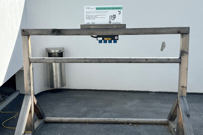 Ladestation beim Familienbad (oua_602572612_image)