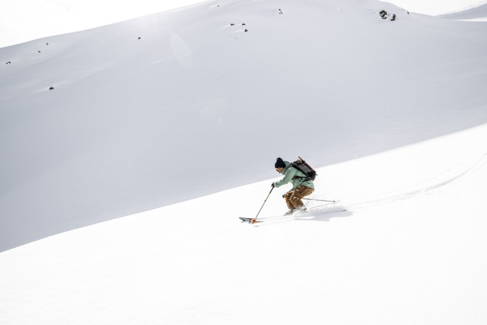 Abfahrt im Tiefschnee Abfahrt im Tiefschnee