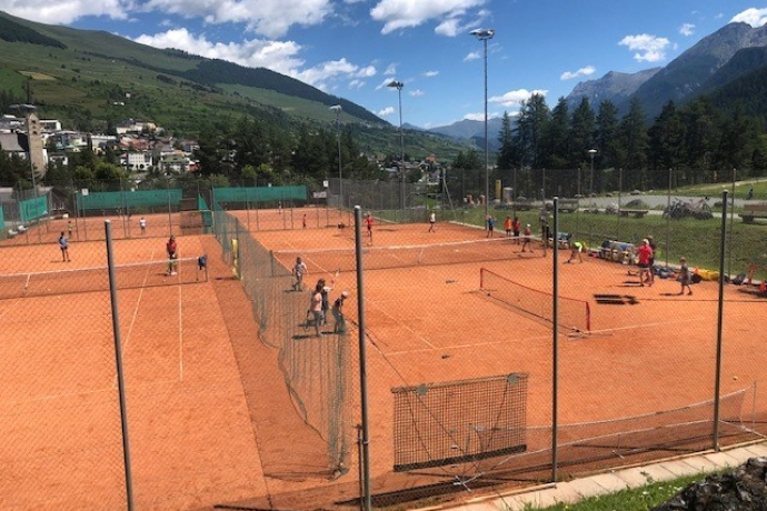 Court de tennis de Gurlaina