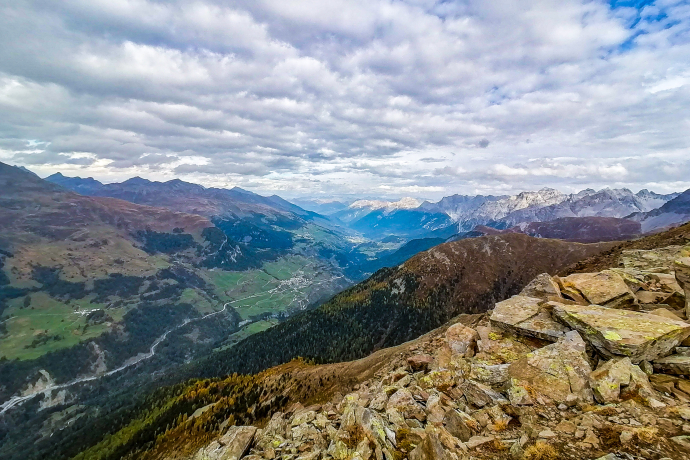 Aussicht vom Piz Giarsinom Richtung Scuol