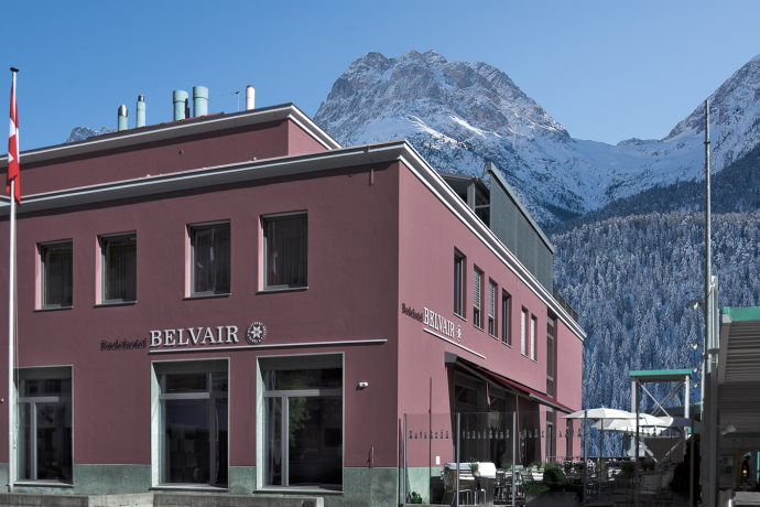 Aussenfassade Badehotel Belvair Winter