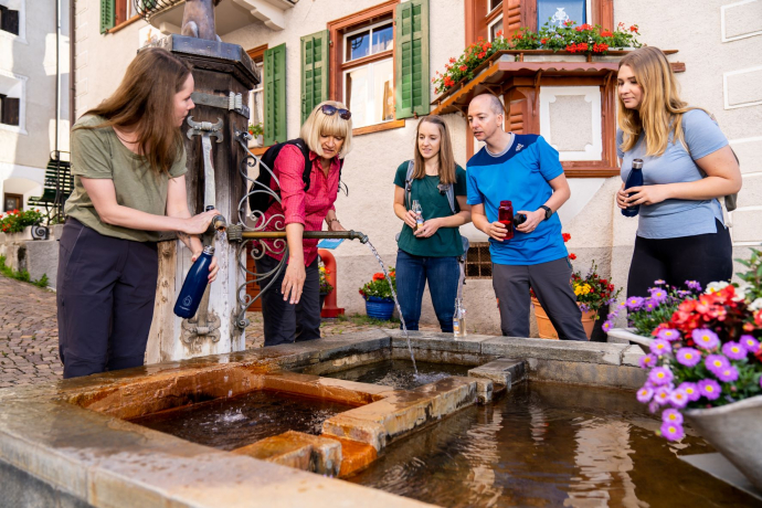 Mineral spring tour (gdl_810858995_image)