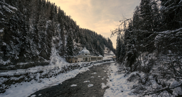 Die Trinkhalle Büvetta Tarasp im Winter – Nairs, Engadin Scuol Zernez – Dominik Täuber