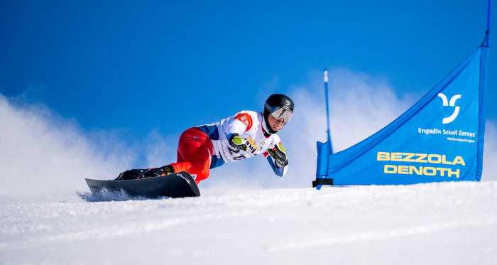Nevin Galmarini beim FIS Snowboard Alpin Weltcup 2021 in Scuol. Bild: Dominik Täuber. Nevin Galmarini beim FIS Snowboard Alpin Weltcup 2021 in Scuol. Bild: Dominik Täuber.