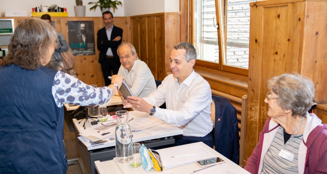Bundesrat Ignazio Cassis im Romanischkurs in Scuol