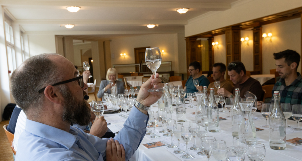 Mineralwasser-Degustation, Wasser-Sommelière Sabina Streiter