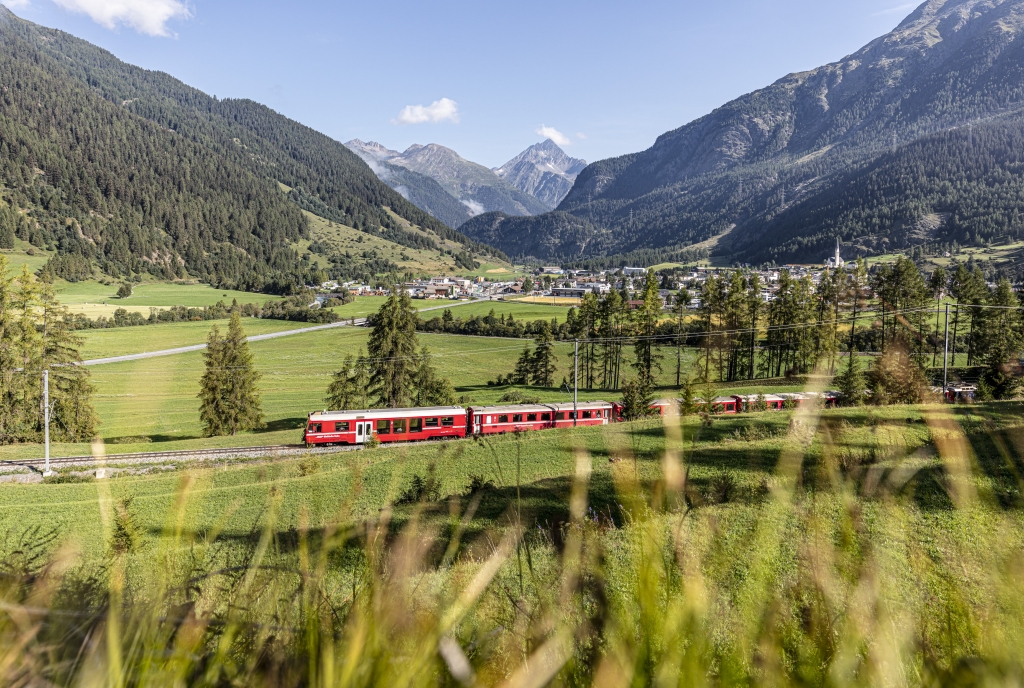 Mit der RhB unterwegs in Zernez im Engadin