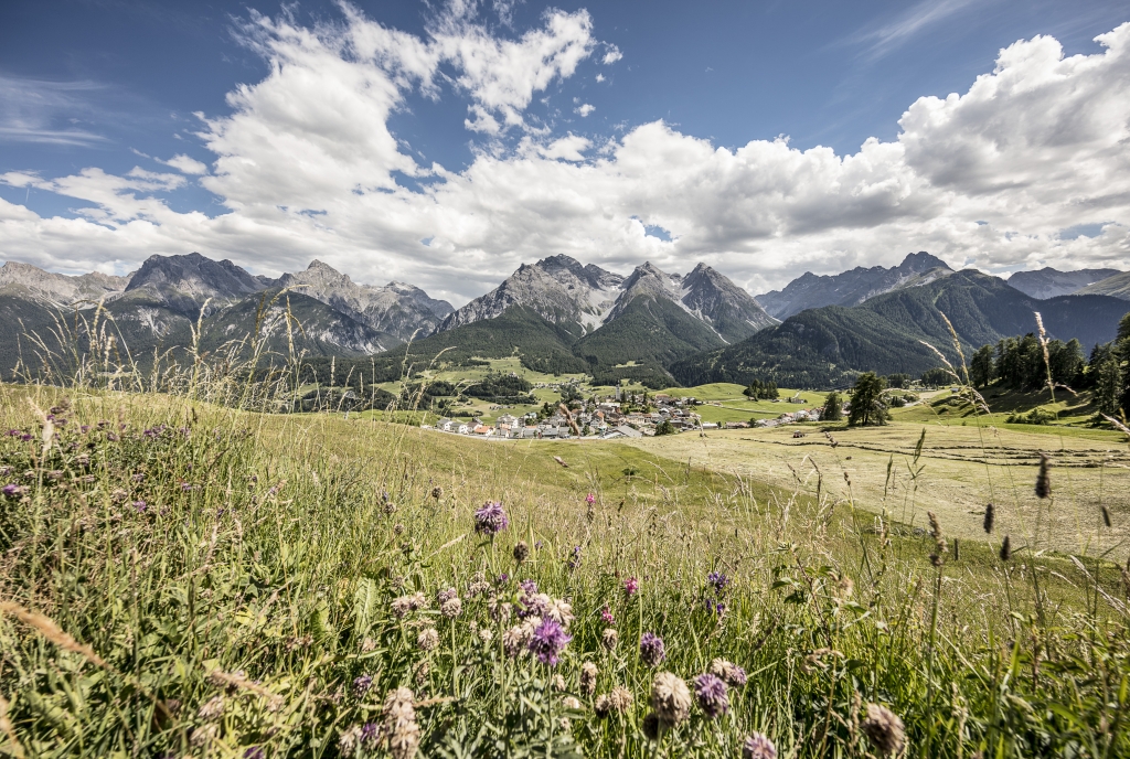 Blick auf das Dorf Ftan im Unterengadin