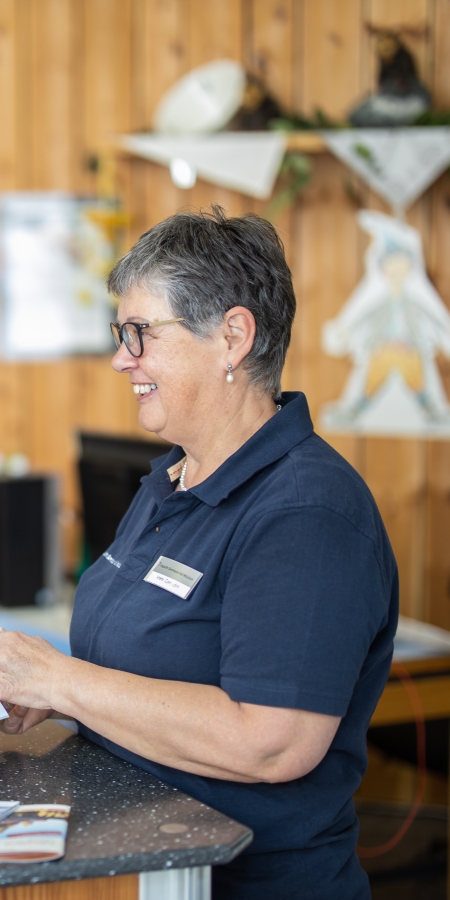 Beratung in der Gäste-Information Scuol, Unterengadin Beratung in der Gäste-Information Scuol, Unterengadin