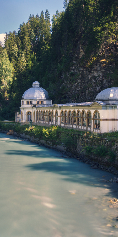 Die Trinkhalle Büvetta Tarasp – das Haus des Wassers in Nairs im Unterengadin © 2B OptiK