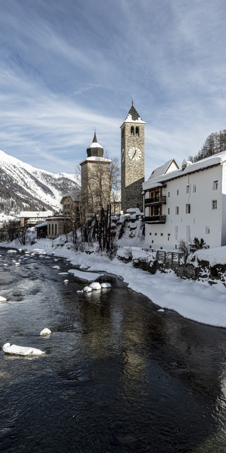 Engadiner Dorf Susch im Winter