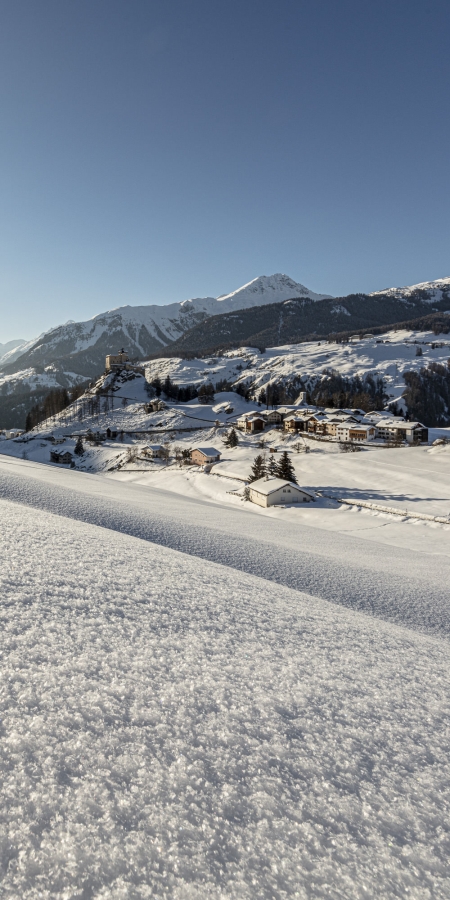 Engadinerdorf Tarasp im Winter Engadinerdorf Tarasp im Winter
