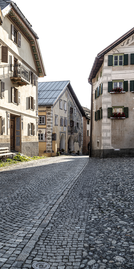 Das Bergsteigerdorf Ardez © Andrea Badrutt Das Bergsteigerdorf Ardez