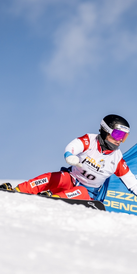 Athletin Ladina Jenny beim FIS Snowboard Weltcup Scuol vom 8. Januar 2022.