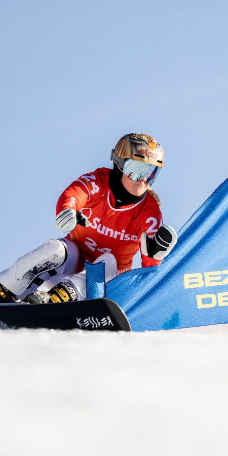 Julie Zogg wurde Dritte beim FIS Snowboard Weltcup 2023 in Scuol.