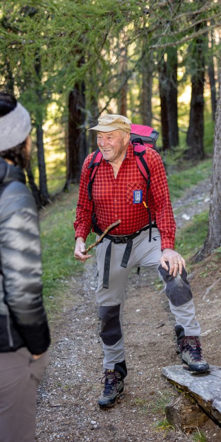 Peder Rauch auf dem Weg zum alten Silberbergwerk in S-charl.