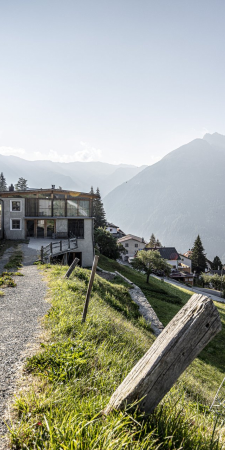 Das Bergdorf Vnà im Engadin.