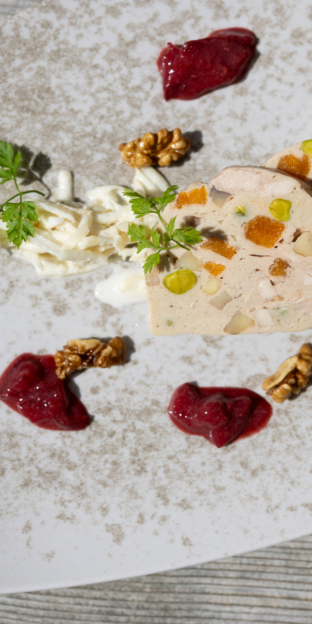 Feines Gericht vom Restaurant Crusch Alba in Guarda. Foto. Dominik Täuber Feines Gericht vom Restaurant Crusch Alba in Guarda.