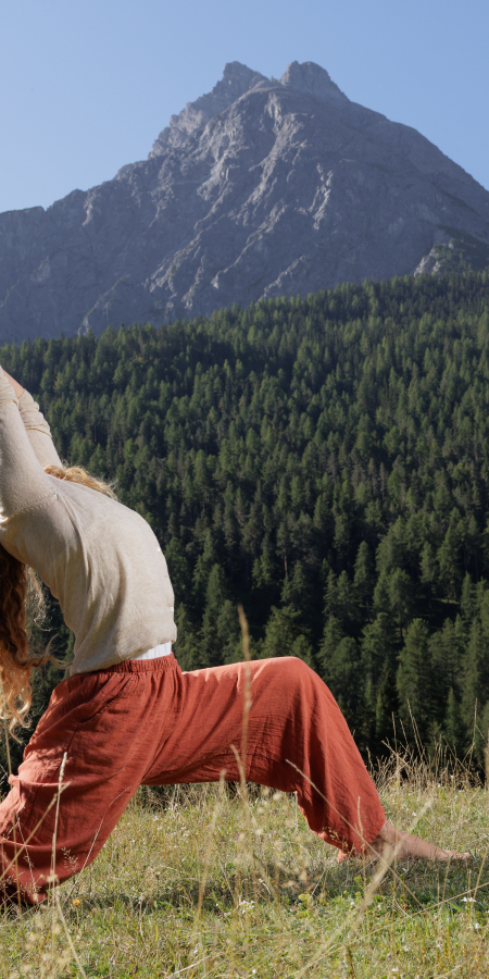Sonnenaufgangsyoga am Lai Nairs: Gesundheitswälder im Engadin