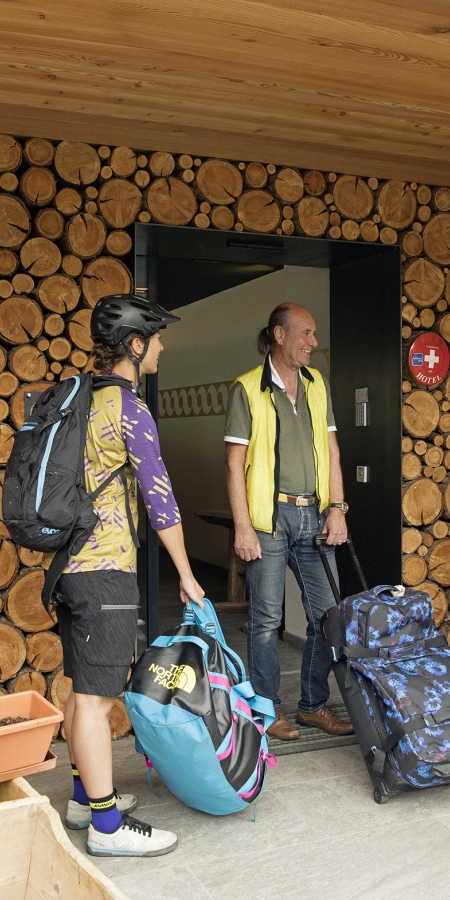 Übernachtung im Bike-Hotel Al Rom in Tschierv