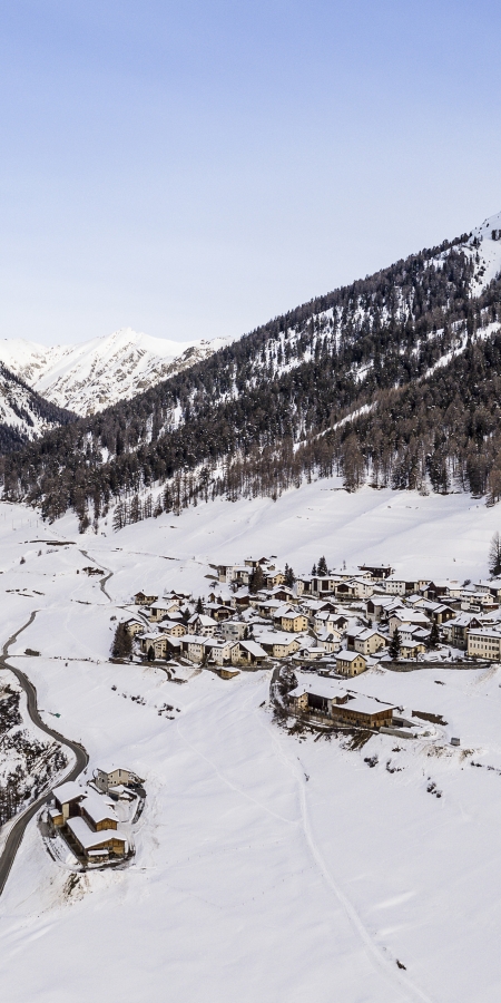 Dorf Vnà, Unterengadin, im Winter Dorf Vnà, Unterengadin, im Winter
