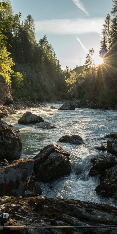 Alpenfluss im Unterengadin