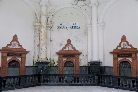 Altarraum der Büvetta Tarasp - Trinkhalle in Nairs, Engadin Scuol Zernez Altarraum der Büvetta Tarasp - Trinkhalle in Nairs, Engadin Scuol Zernez