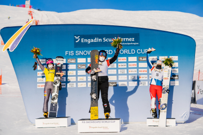 Das Snowboard Weltcup Podest der Damen in Scuol 2021.