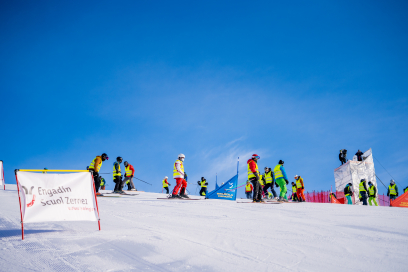 Freiwillige Helfer am FIS Snowboard Weltcup in Scuol 2021.