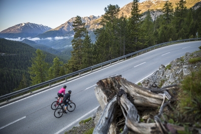 Mit dem Rennrad auf der Giro Parc Naziunal Svizzer im Engadin Mit dem Rennrad auf der Giro Parc Naziunal Svizzer im Engadin
