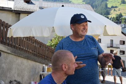 Arthur Schlatter beim Kräuter-Fussbad