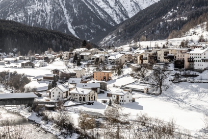 Dorf Lavin, Unterengadin, im Winter Dorf Lavin, Unterengadin, im Winter