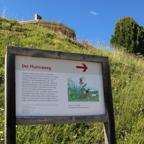 Wandern auf dem Flurinaweg im Unterengadin