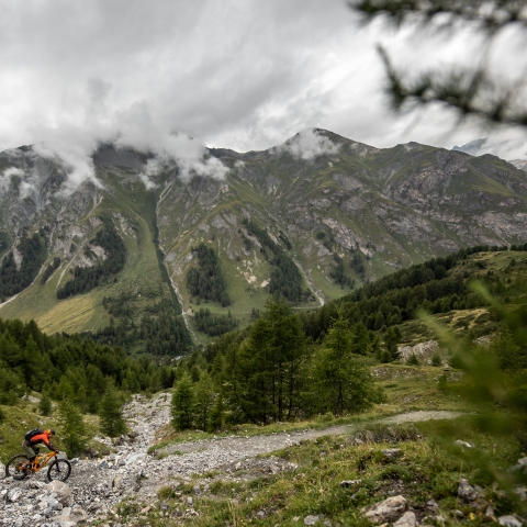 Val Tasna Mountainbike-Loop im Engadin, Schweiz.