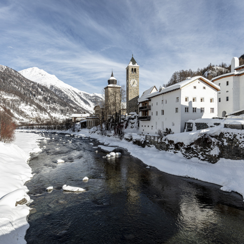 Engadiner Dorf Susch im Winter