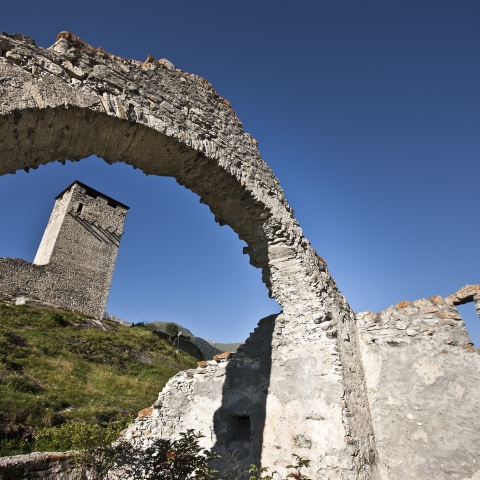 Burgruine Steinsberg Ardez © Andrea Badrutt Burgruine Steinsberg Ardez
