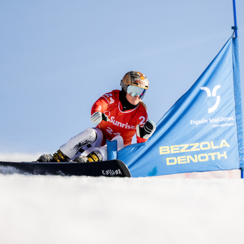 Julie Zogg wurde Dritte beim FIS Snowboard Weltcup 2023 in Scuol.