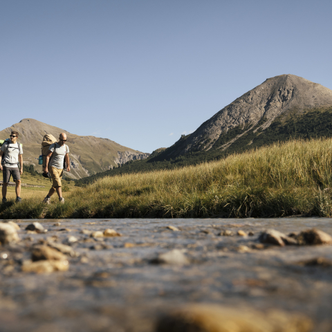 Wandern in der intakten Engadiner Natur. Foto: Switzerland Tourism / Lorenz Richard Wandern in der intakten Engadiner Natur.