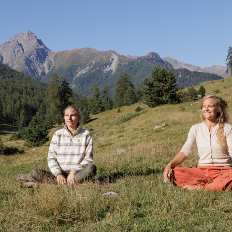 Sonnenaufgangsyoga: Gesundheitswälder im Engadin, Lai Nair