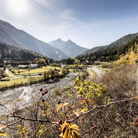 Engadiner Dorf San Niclà im Sommer