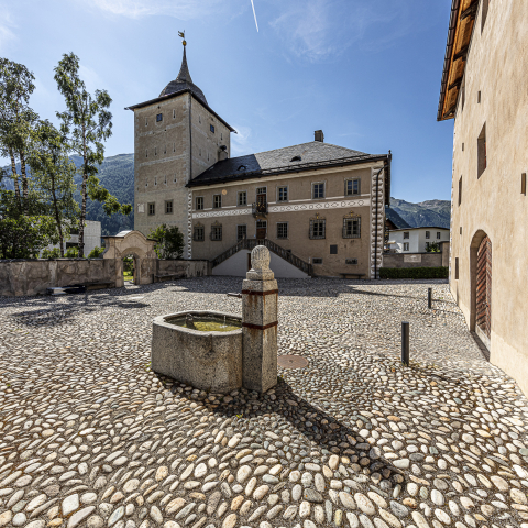 Das Schloss Planta-Wildenberg in Zernez. Das Schloss Planta-Wildenberg in Zernez.