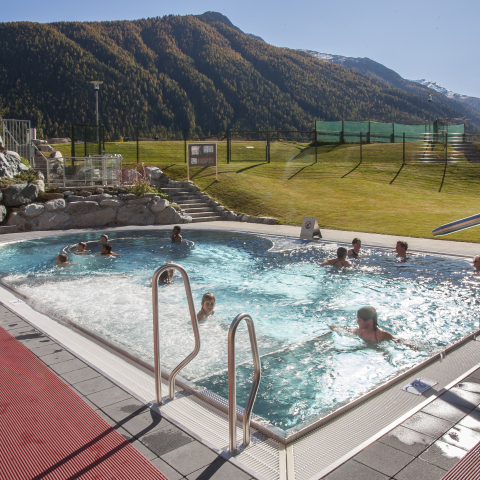 Das Familienbad Zernez im Engadin. Das Familienbad Zernez im Engadin.