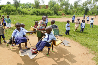 Schulkinder in Ruanda – Klimaschutzprojekt – myclimate Cause We Care Schulkinder in Ruanda – Klimaschutzprojekt – myclimate Cause We Care