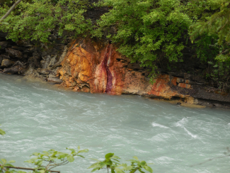 Sfondraz-Quelle im Sommer – Mineralwasser – Ferienregion Engadin Scuol Zernez Sfondraz-Quelle im Sommer – Mineralwasser – Ferienregion Engadin Scuol Zernez