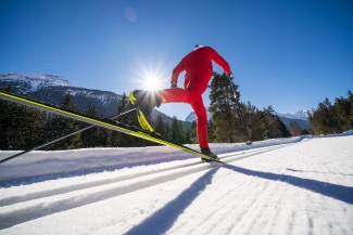 Der klassische Langlaufski.