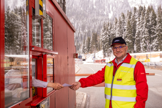 Mit dem Autoverlad Vereina ins Engadin