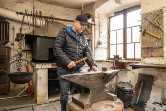 Als Ausgleich betätigt sich Simon Rohner gerne handwerklich in seiner Werkstatt.
